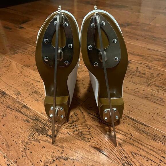DBX Ice Skates, Size 6 - Picture 4 of 6